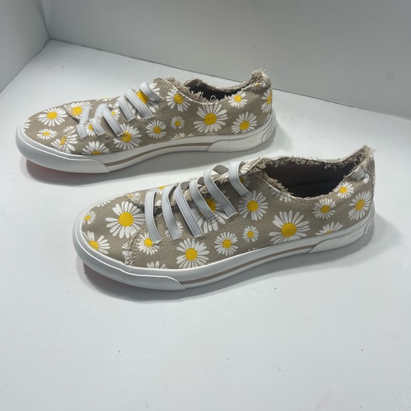 Rocket Dog Daisy Print Canvas Sneakers - Picture 3 of 7